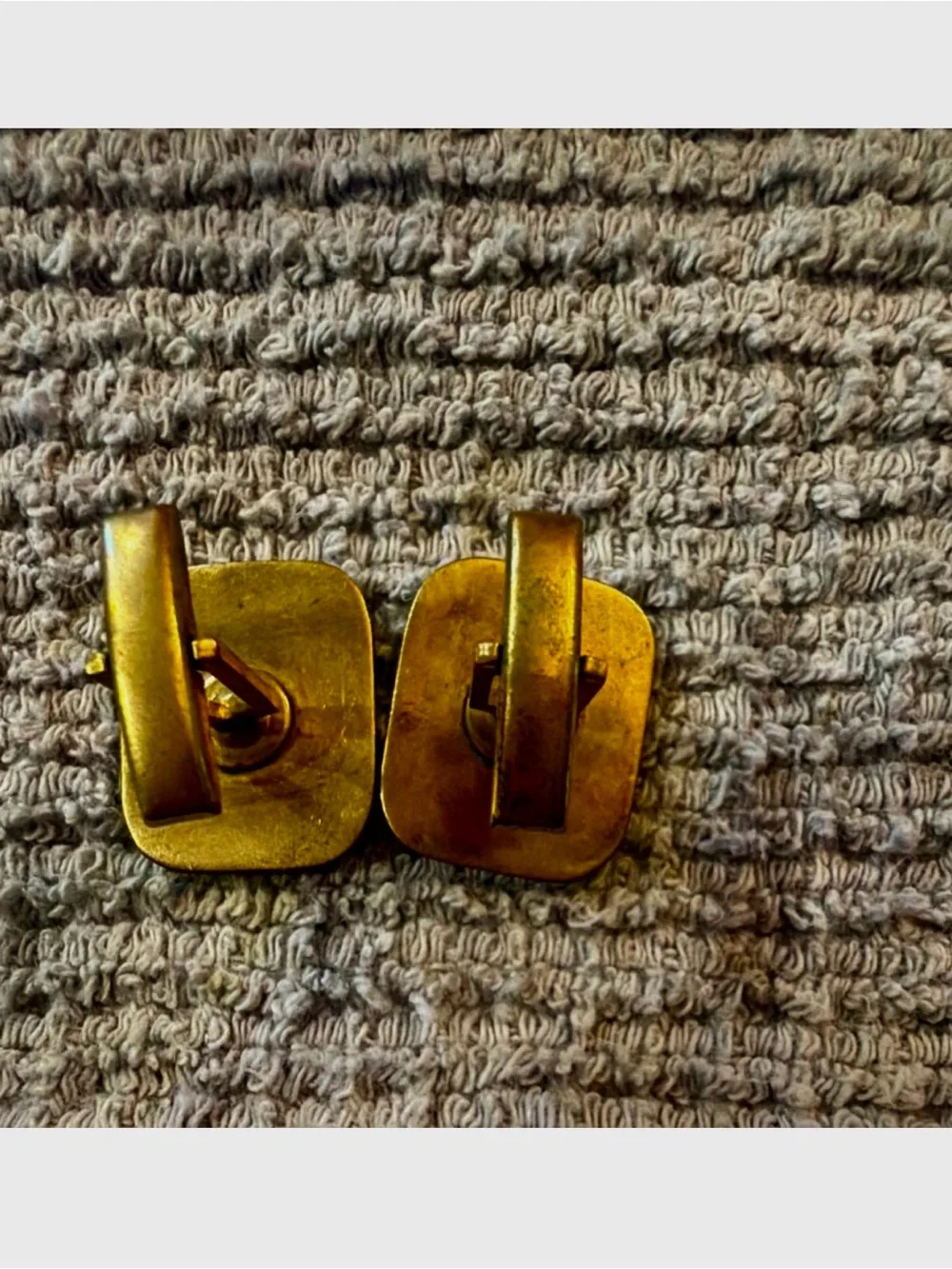 8 pairs of various Men's cufflinks.